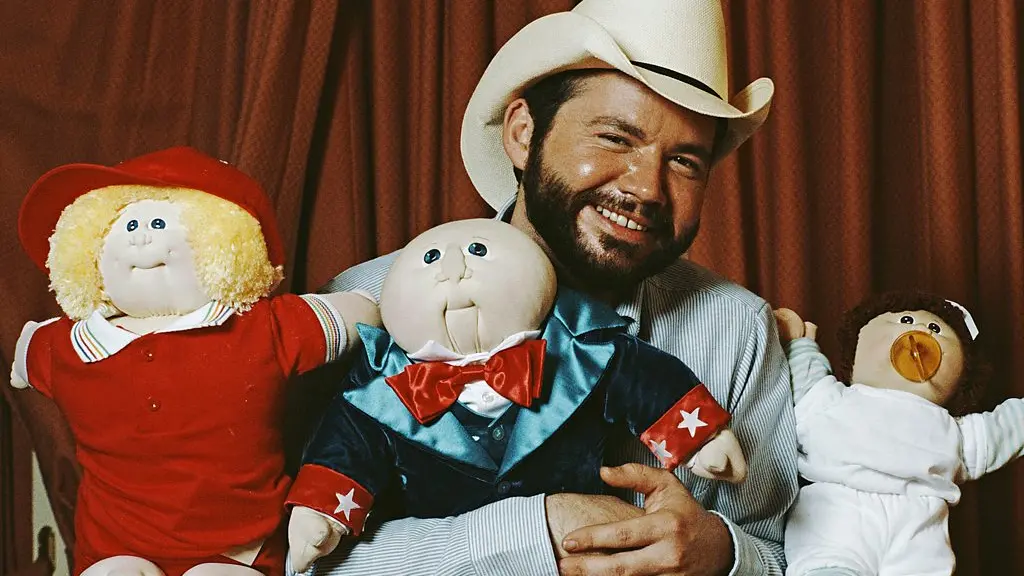 Four women smiling at a Cabbage Patch Kid doll (Credit: Getty Images)