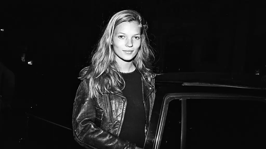 Still of Ellie Bamber as Kate Moss in Moss & Freud (Credit: Sean Gleason)