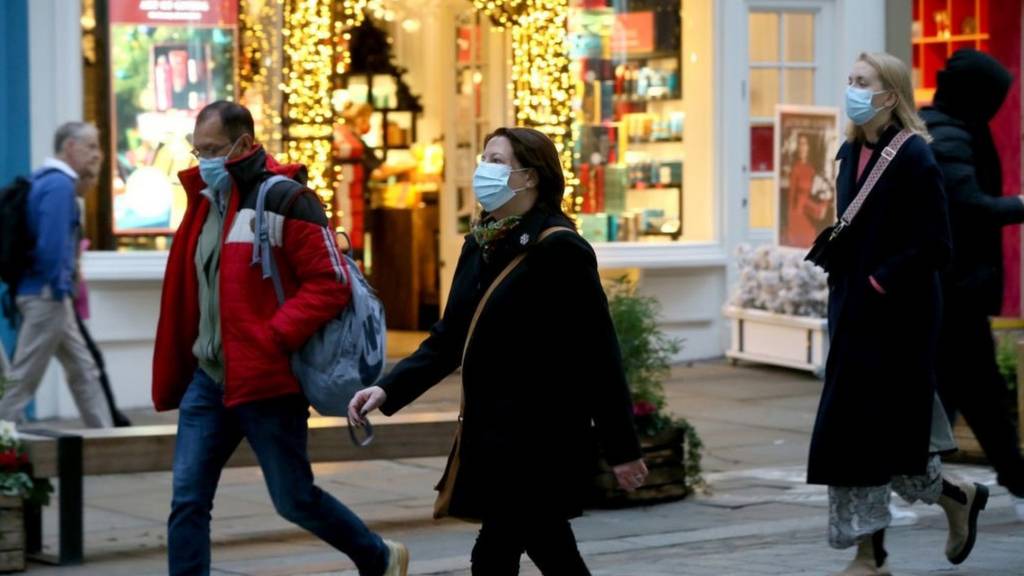 People continue to wear masks on street as the number of daily COVID-19 cases exceeded 78 thousand in London, United Kingdom on December 15, 2021
