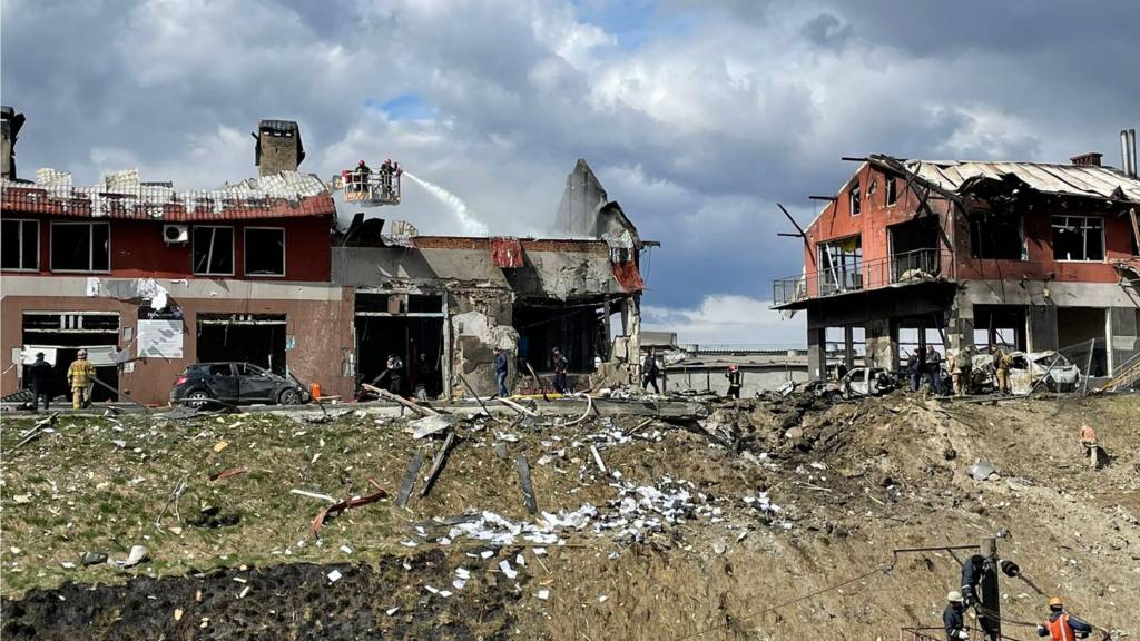Missile strikes kill seven in Lviv as Russia expands attacks on Ukraine (bbc.com)