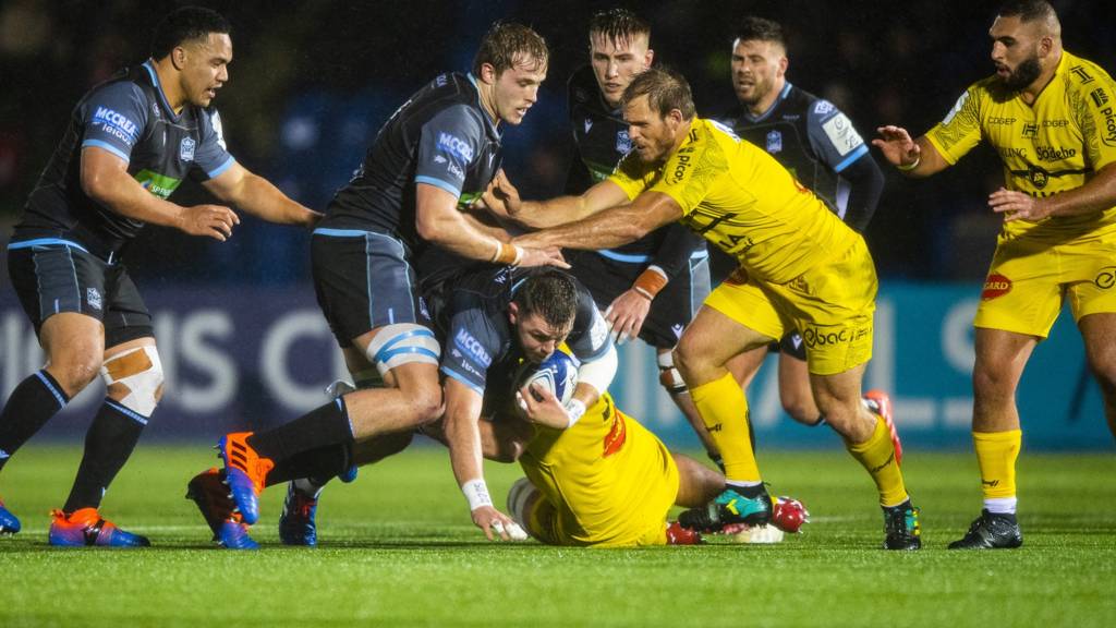 Glasgow's Ryan Wilson and Mathieu Tanguy against La Rochelle