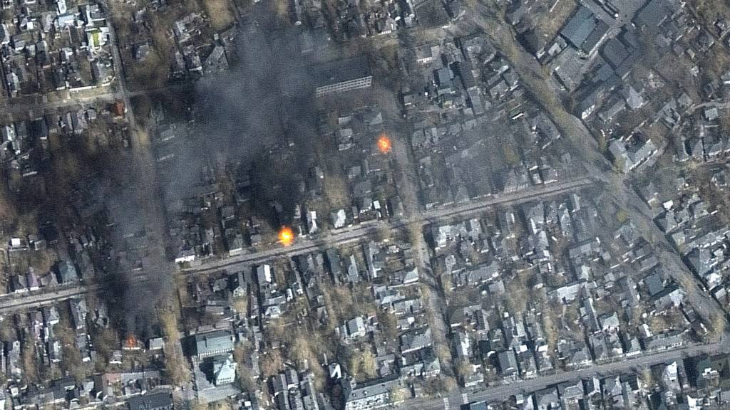 Maxar colour infrared satellite view of fires burning near Fontanna Street in eastern Mariupol, Ukraine. 14 March