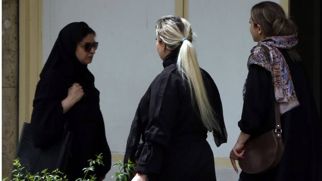 زنان بدون حجاب اجباری در ایران