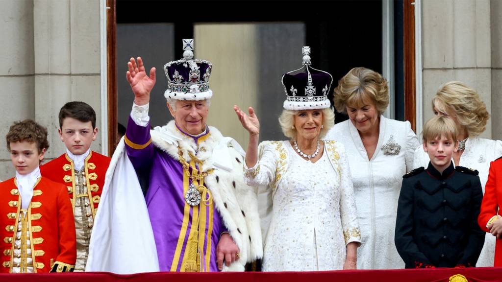 King and Queen on balcony