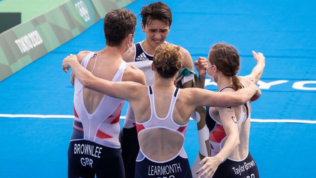 Team GB win gold in the mixed relay at Tokyo 2020