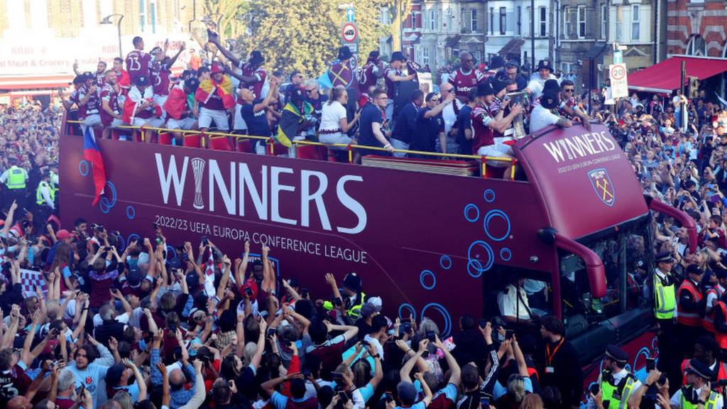 Follow West Ham's Europa Conference League trophy parade - Live - BBC Sport