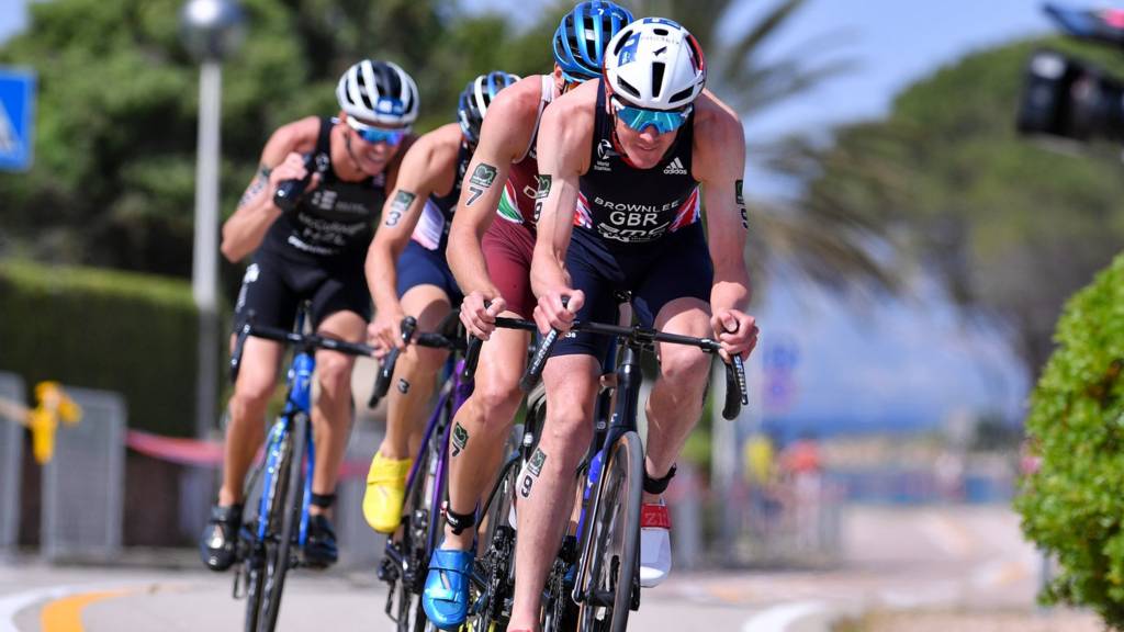 Jonny Brownlee on bike competing in triathlon