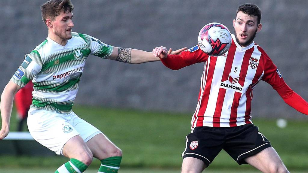 Action from Shamrock Rovers against Derry City