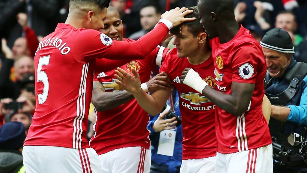 Manchester United Hajar Chelsea 2-0