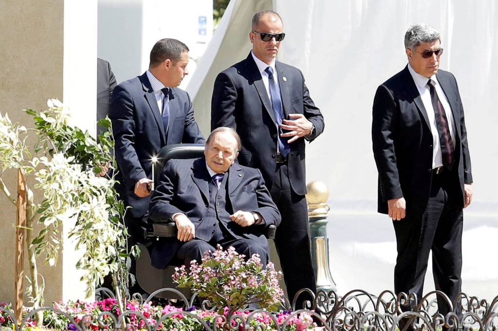 صورة لبوتفليقة في الجزائر في التاسع من أبريل الماضي