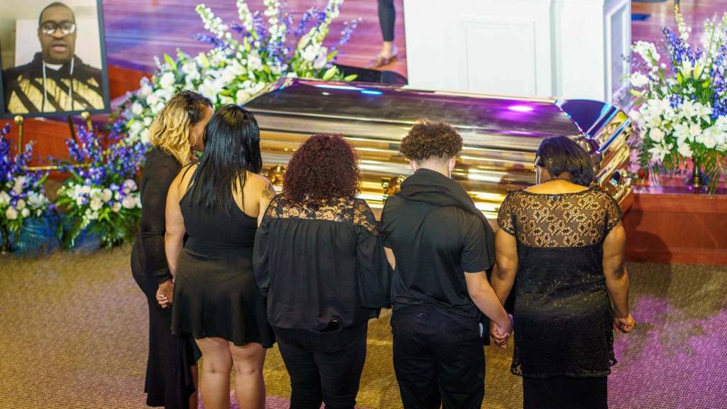 People shows their respects to the remains of George Floyd awaiting a memorial service in his honour on June 4, 2020, in Minneapolis, Minnesota