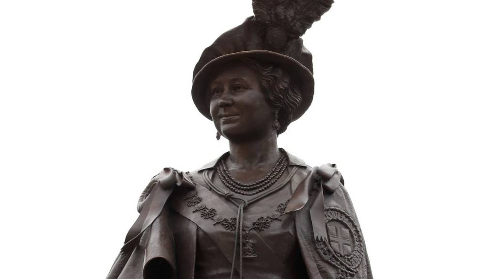 Queen mother statue