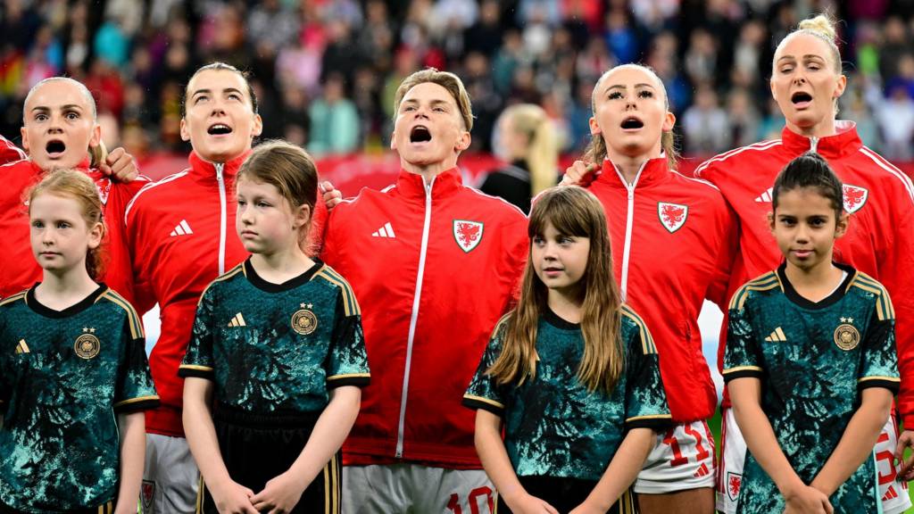 Wales players sing the national anthem