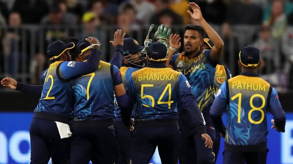 Sri Lanka players celebrate a wicket