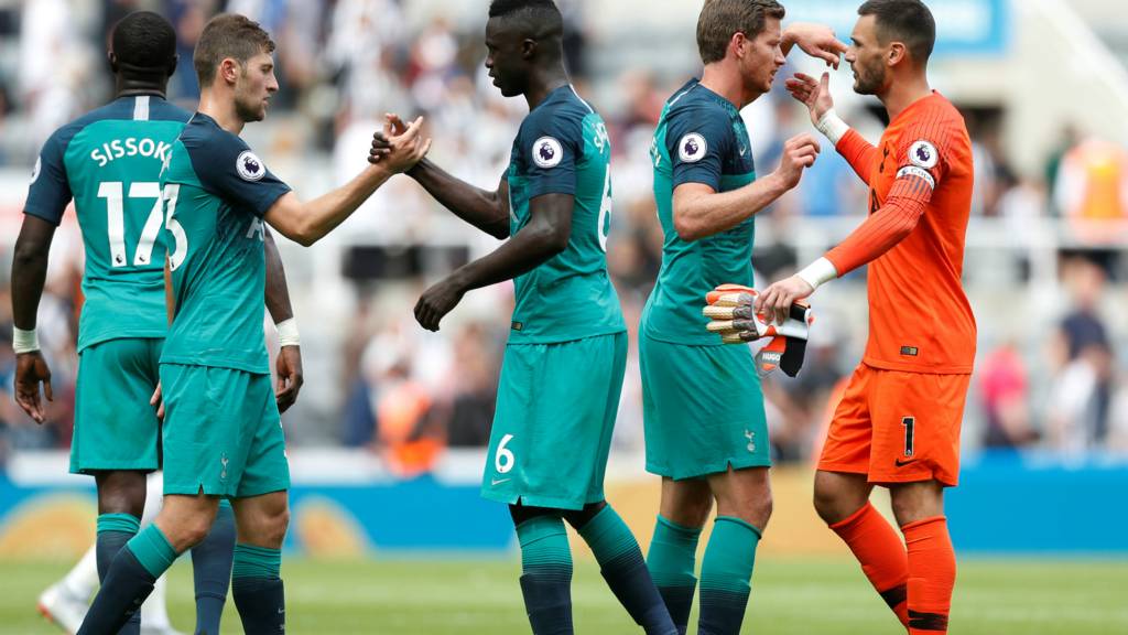 Tottenham players celebrate