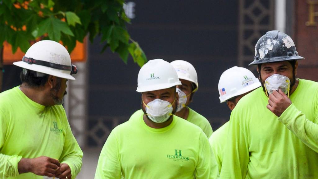 Construction workers wear masks in LA