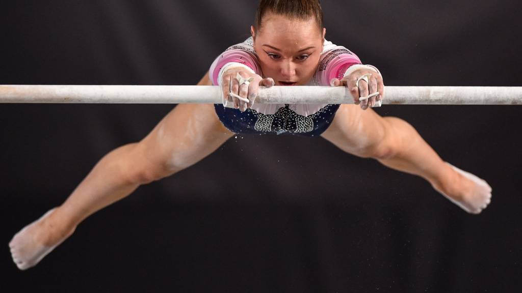 Amy Tinkler of Great Britain competes