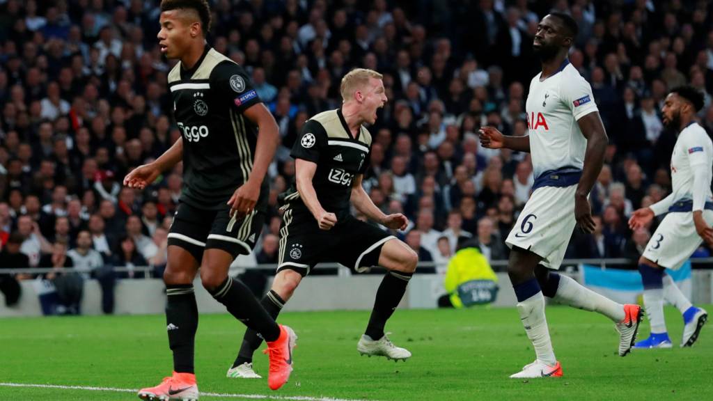 Donny van de Beek celebrates opening goal