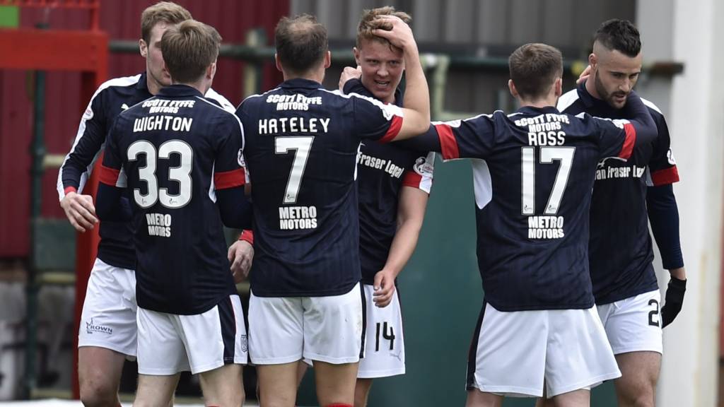 Dundee lead at Fir Park