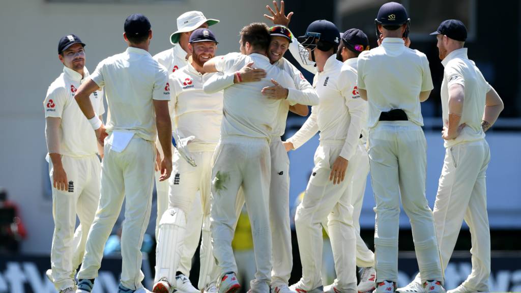 Mark Wood and England celebrate