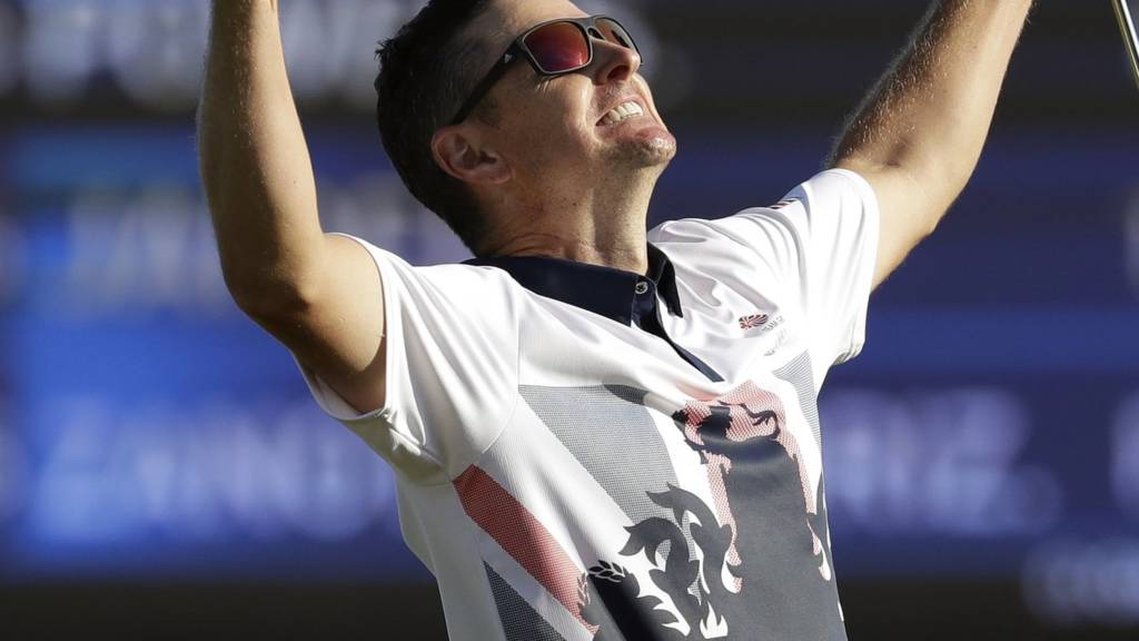 Justin Rose of Great Britain celebrates