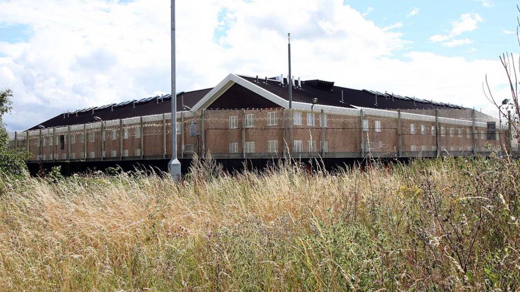 HMP The Mount prison: Second day of trouble breaks out - BBC News