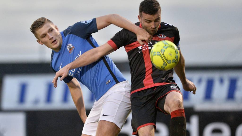 Action from Glenavon against Crusaders