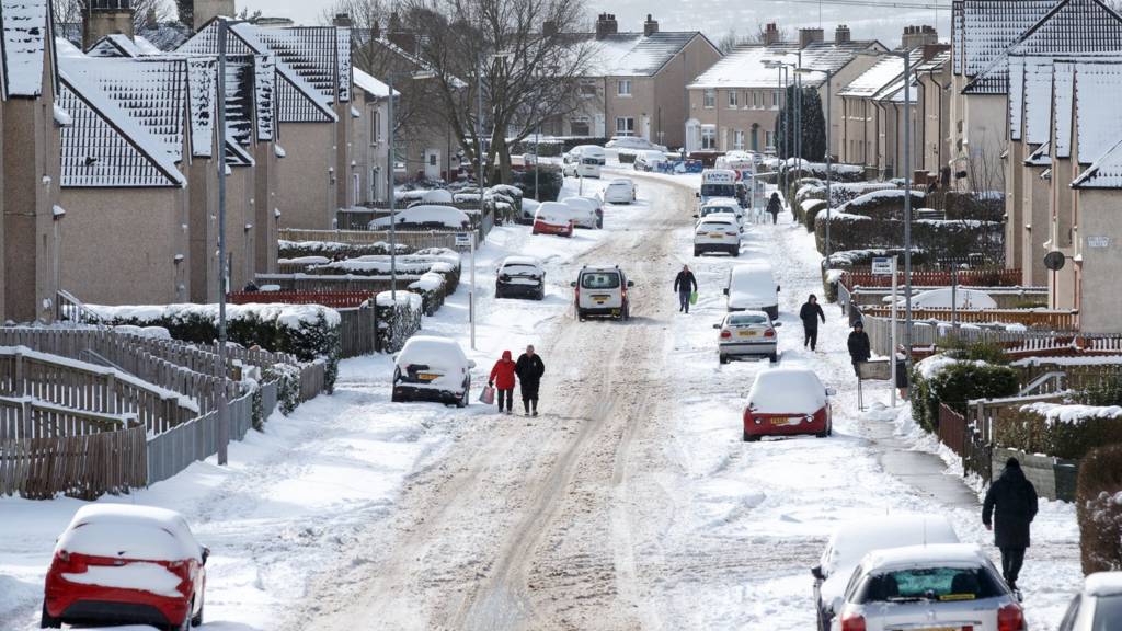 As it happened: Red snow alert ends - BBC News