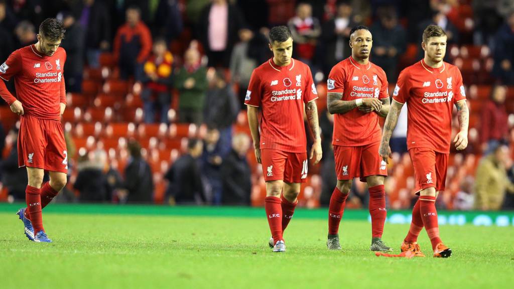 Liverpool players look dejected