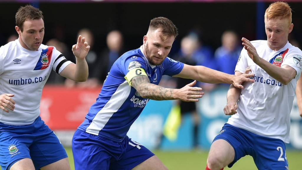 Linfield are leading away to Dungannon Swifts
