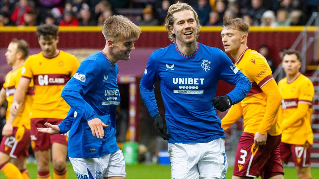 Scottish Premiership Rangers return to within two points of Celtic