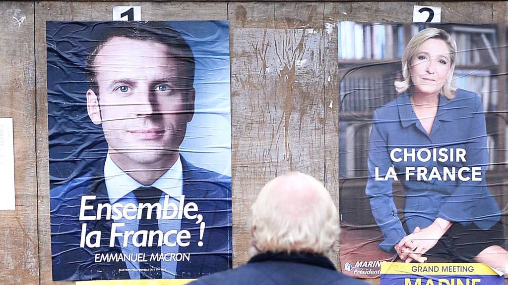 M. Macron est arrivé premier au 1er tour avec 24,01% suivi de sa rivale Marine Le Pen a eu 21,30%
