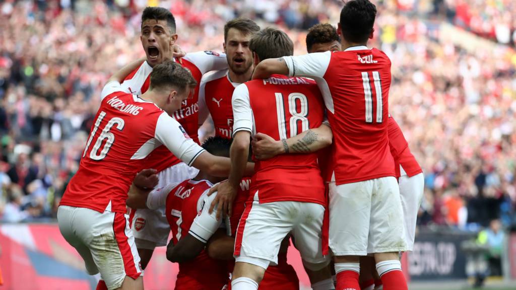 Arsenal celebrate scoring