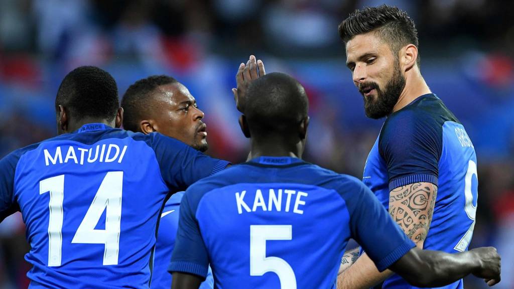France players celebrating