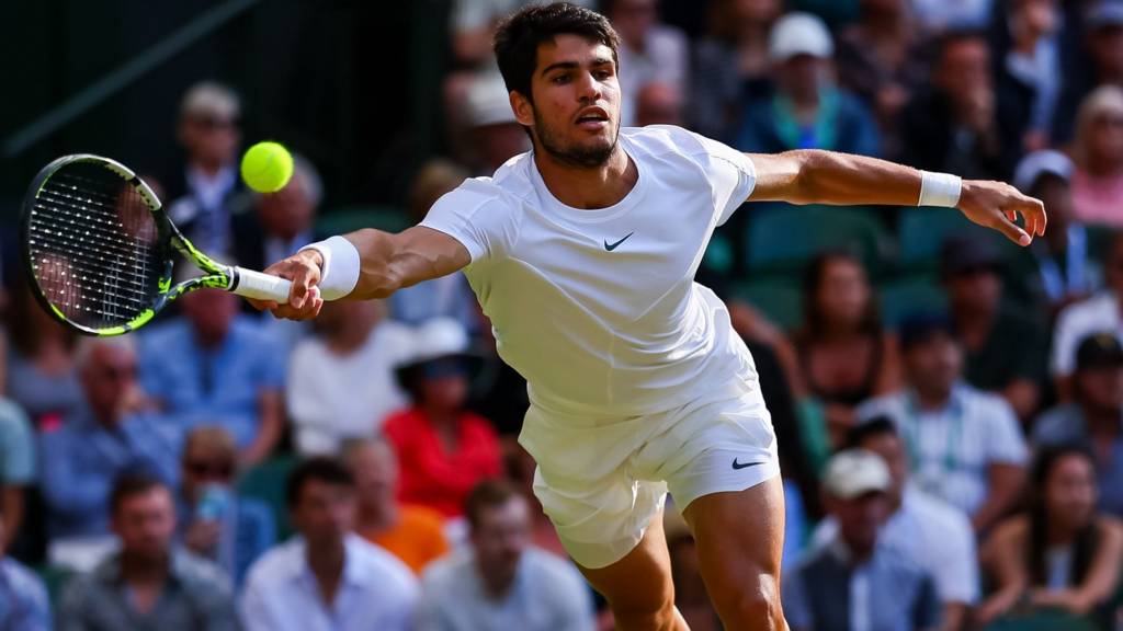 Djokovic bate Sinner e fará final de Wimbledon com Alcaraz, que supera  Medvedev na outra semi - Estadão