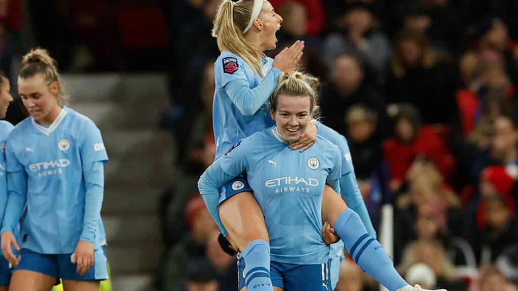 Manchester United vs Manchester City LIVE: Women's Super League