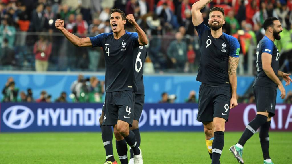 French players celebrate