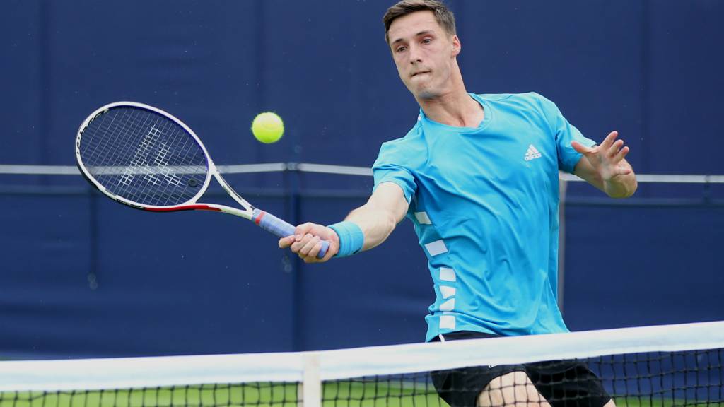Murray marks return with doubles win