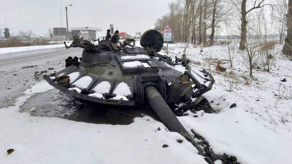 Российское вторжение на Украину: Европа закрывает небо, в Киеве  комендантский час до понедельника - Новости на русском языке