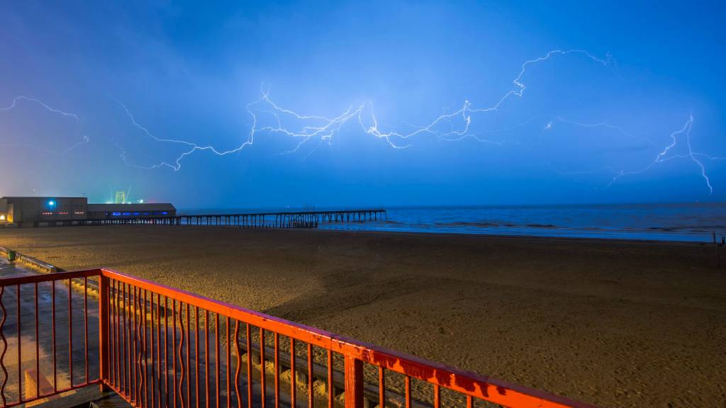 Oulton lightning