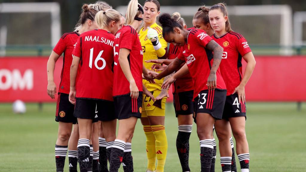 Manchester United Women sign World Cup winner Irene Guerrero on deadline  day