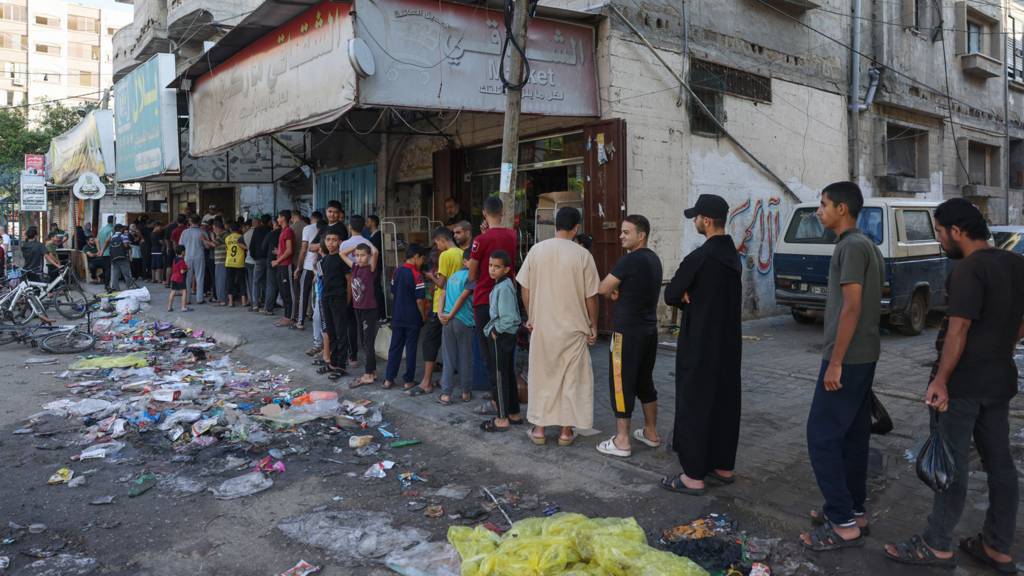 People queuing near Rafah border
