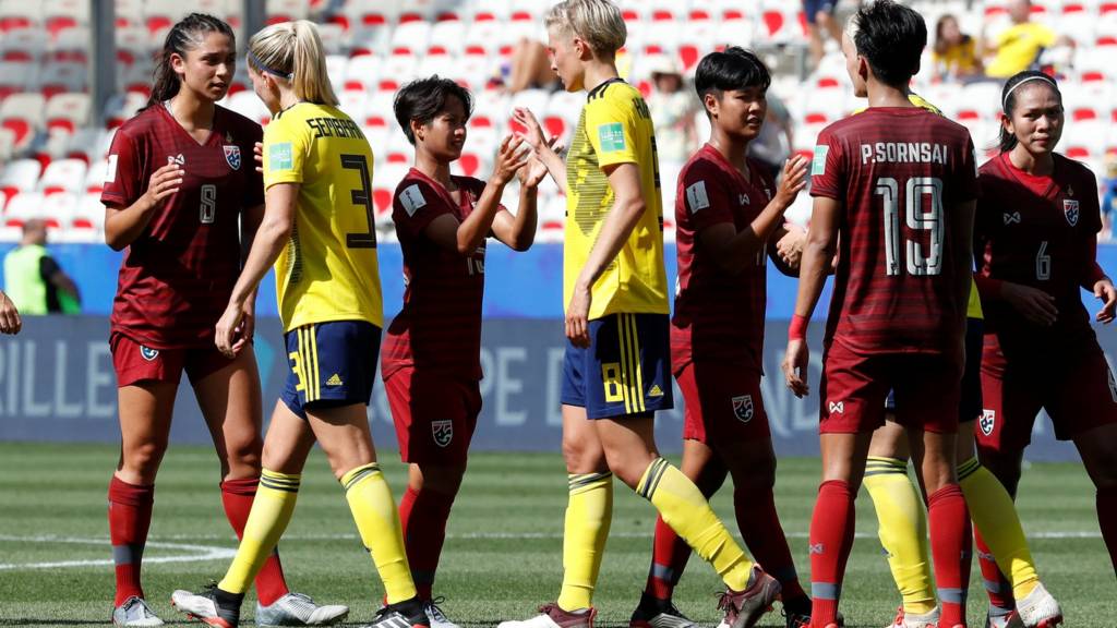 Sweden beat Thailand to reach last 16