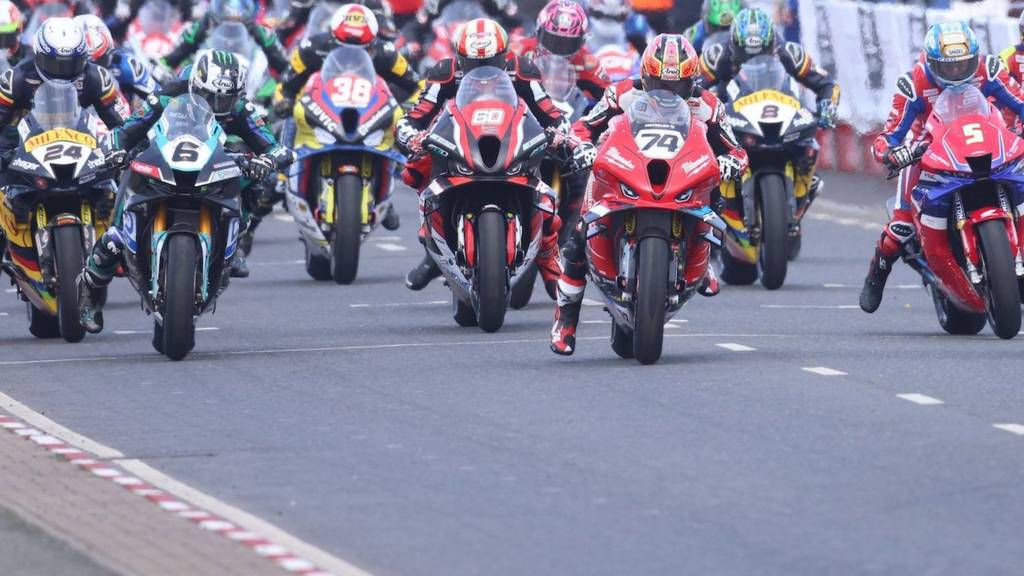 Start of the Superbike race at the North West 200