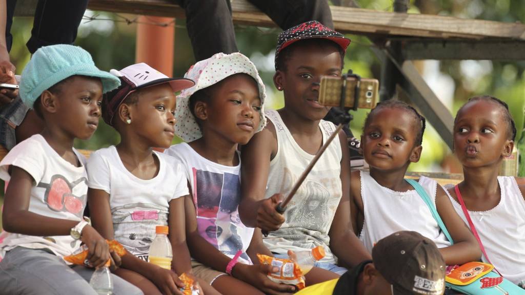 Children taking selfie in Zimbabwe 2016