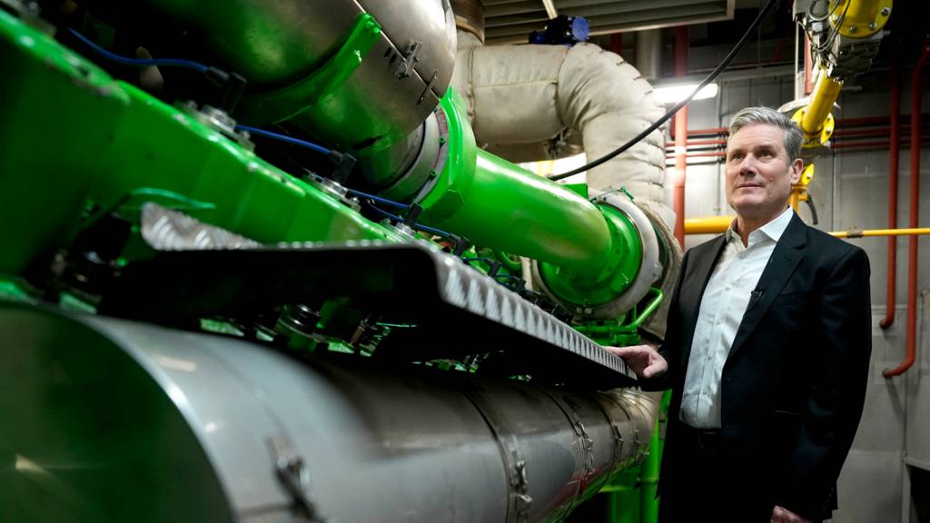 Labour party leader Sir Keir Starmer tours the clean energy centre at Liverpool University on 26 September 2022 in Liverpool, England