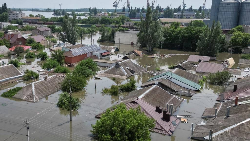 Άποψη πλημμυρισμένων σπιτιών στο Kherson