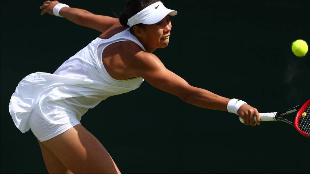 Top seed Angelique Kerber wins in Wimbledon first round
