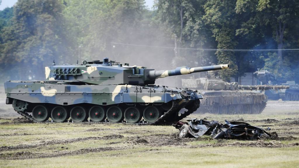 Немецкий танк Leopard 2 на учениях