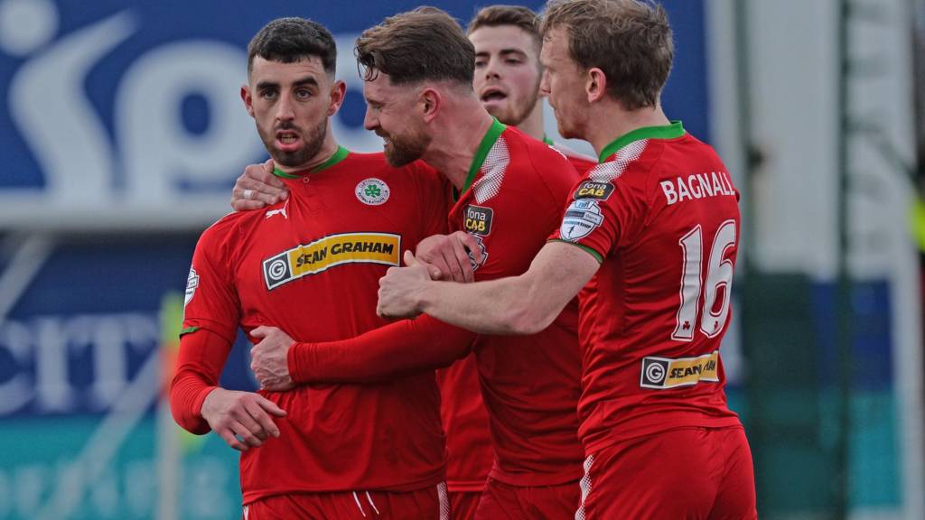 Joe Gormley scored two penalties for Cliftonville